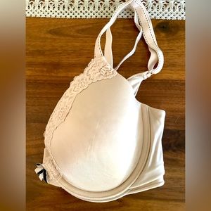 BNWOT Maidenform lightly padded underwire bra, size 34c